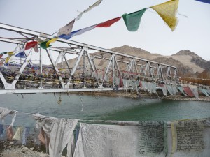 bro i Himalaya över Indusfloden